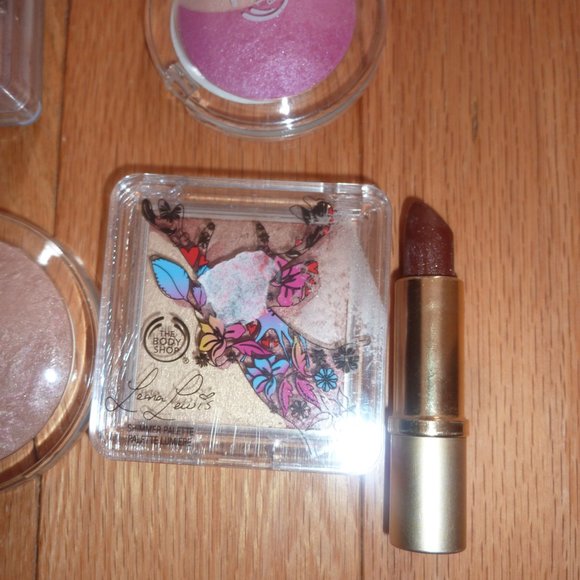 The Body Shop Makeup Lot Deal - Picture 2 of 2